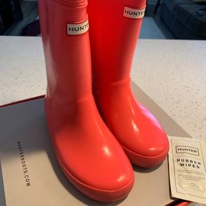 HUNTER pink rain boots